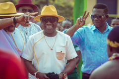 photo_5897905918035737686_y